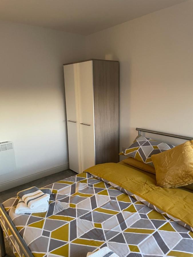 Ferienhaus #0511 Two Bedroom Serviced - Free Parking Derby